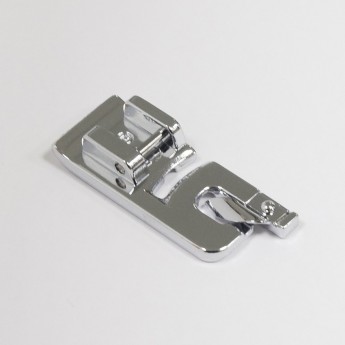 Лапка SINGER для подрубки на 3 мм для машин с горизонтальным челноком Лапка SINGER для подрубки на 3 мм для машин с горизонтальным челноком